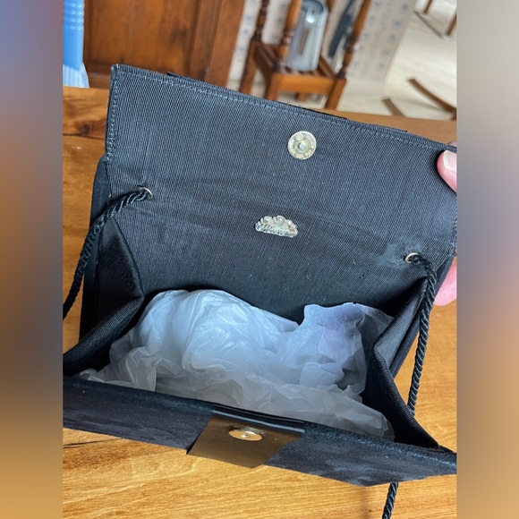 Vintage 1980s black suede purse with satin bow in mint condition - Picture 4 of 9